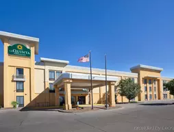 La Quinta Inn & Suites Salina | Kansas - Salina (ve civarı) - Salina