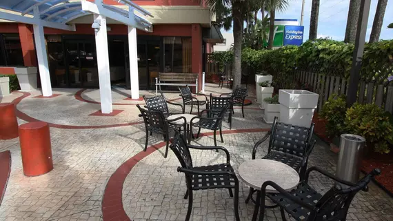 Holiday Inn Express Miami-Arpt Ctrl-Miami Springs | Florida - Miami (ve civarı) - Miami Springs