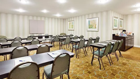 Holiday Inn Express Hotel & Suites Greenwood | Güney Karolayna - Greenwood