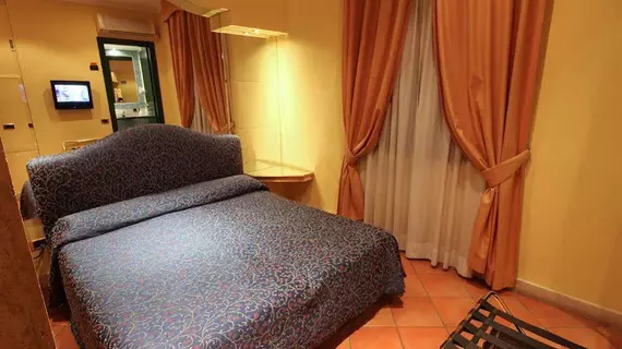 Hotel Canova | Lazio - Roma (ve civarı) - Roma Kent Merkezi - Monti