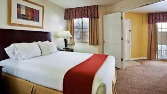 Quality Suites Buckhead Village | Georgia - Atlanta (ve civarı) - Atlanta - Buckhead