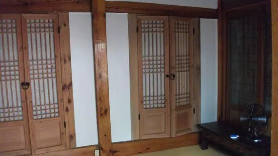 Bukchon Sarangchae Hanok Guesthouse | Gyeonggi - Seul (ve civarı) - Jongno - Samcheong-dong