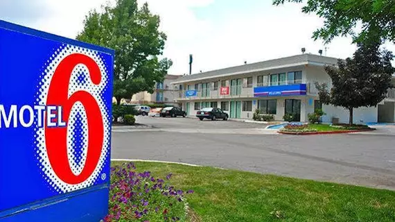 Motel 6 Medford South | Oregon - Medford (ve civarı) - Medford