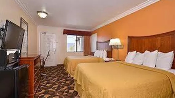 Quality Inn Lake Elsinore | Kaliforniya - Riverside County - Temecula (ve civarı) - Lake Elsinore