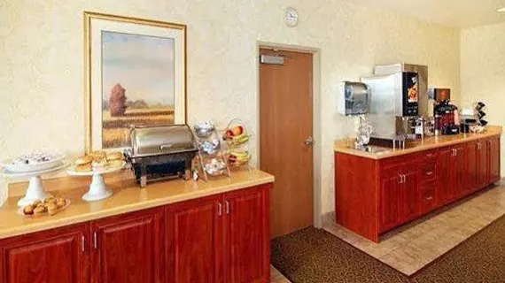 Comfort Suites at Royal Ridges | Wisconsin - Ripon