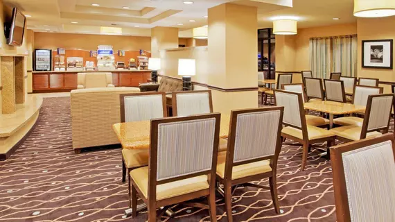 Holiday Inn Express Salinas | Kaliforniya - Monterey (ve civarı) - Salinas