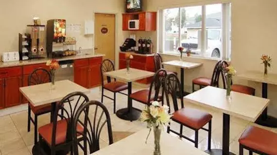 Howard Johnson Inn and Suites | Washington - Vancouver (ve civarı) - Vancouver