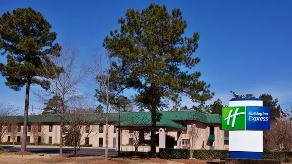 Holiday Inn Express Charleston-Moncks Corner | Güney Karolayna - St. Stephen (ve civarı) - Moncks Corner