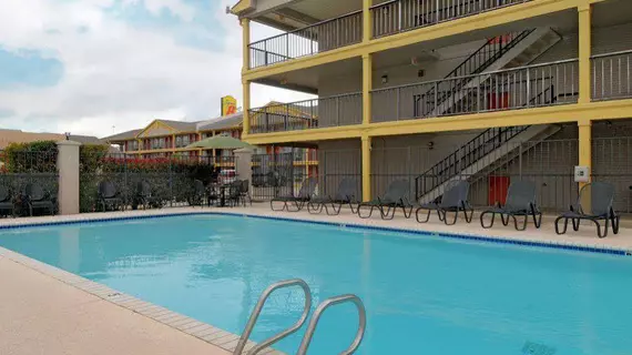 Super 8 Metairie | Louisiana - New Orleans (ve civarı) - Metairie