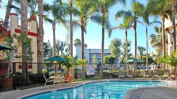 Clarion Inn & Suites John Wayne Airport | Kaliforniya - Orange County - Santa Ana