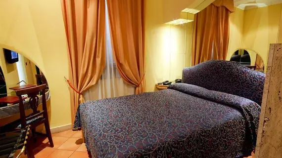 Hotel Canova | Lazio - Roma (ve civarı) - Roma Kent Merkezi - Monti