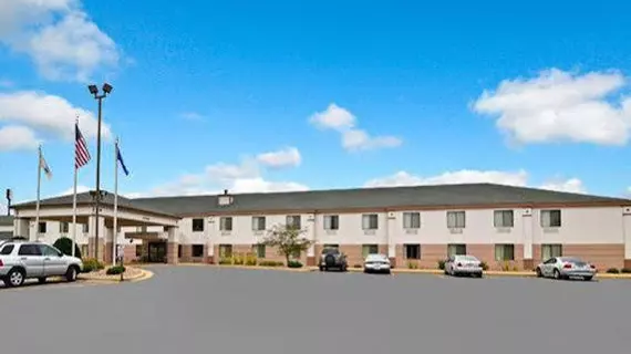 Comfort Inn & Suites Black River Falls | Wisconsin - Black River Şelaleleri (ve civarı) - Black River Şelaleleri