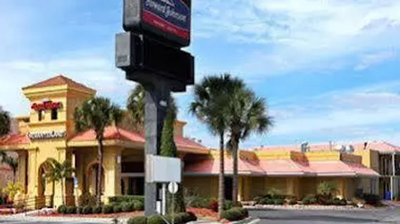 Clarion Inn & Suites | Florida - Orlando (ve civarı) - Lake Buena Vista - Disney's Maingate East