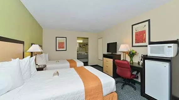 Red Roof Inn & Suites Addison | Teksas - Dallas (ve civarı) - Addison