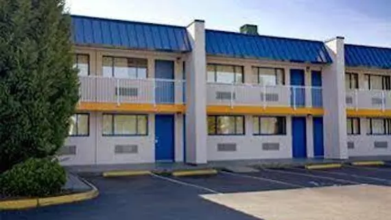 Riverwalk Inn and Suites Portsmouth | Virginia - Norfolk - Virginia Beach (ve civarı) - Portsmouth