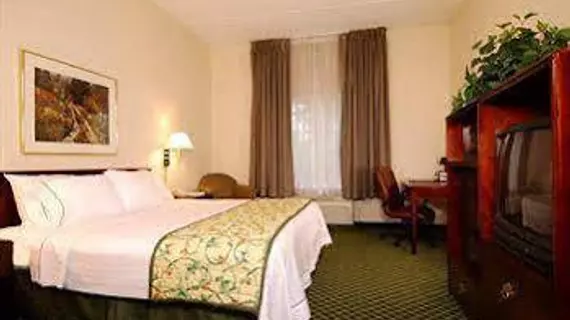 Fairfield Inn Greenville Spartanburg Airport | Güney Karolayna - Greenville - Spartanburg (ve civarı) - Greenville