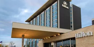 Hilton Toronto Airport Hotel & Suites