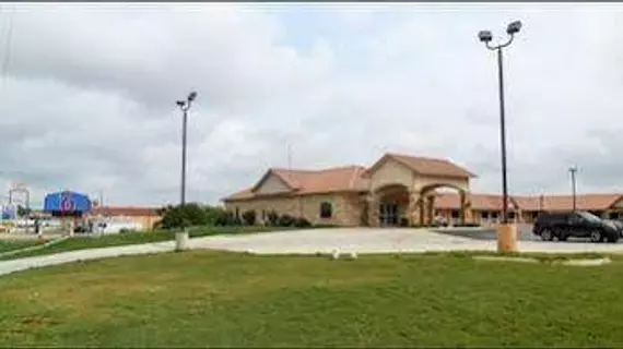 Motel 6 Floresville Tx | Teksas - Pleasanton (ve civarı) - Floresville