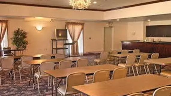 Days Inn & Suites Poteau | Oklahoma - Poteau (ve civarı) - Poteau