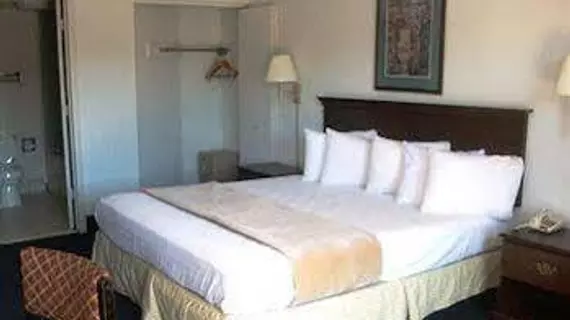 Days Inn & Suites Duncan | Güney Karolayna - Greenville - Spartanburg (ve civarı) - Duncan