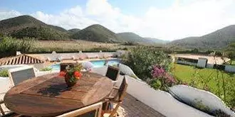 Casa Fajara Rustic Boutique House & Hotel