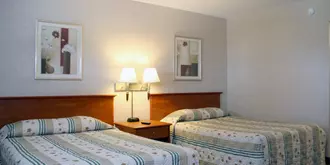 Econo Lodge Inn & Suites I-35 at Shawnee Mission