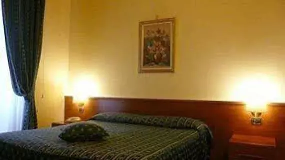 Hotel Fenicia | Lazio - Roma (ve civarı) - Roma Kent Merkezi - Rione XVIII Castro Pretorio