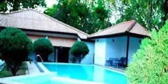 Jayasinghe Holiday Resort