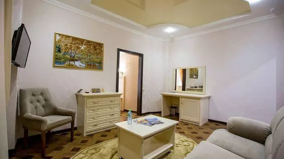 Shine House Hotel | Krasnodar Krayı - Tuapsinsky District - Sochi (ve civarı) - Adler - Kurortny Gorodok - Adler Kent Merkezi