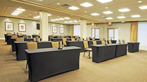 Holiday Inn Express & Suites Vaughan | Ontario - Vaughan