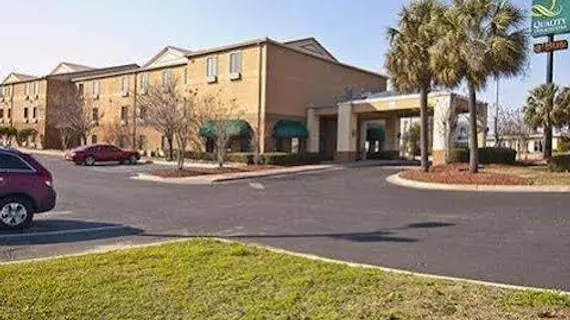 Quality Inn & Suites Mobile | Alabama - Mobile (ve civarı) - Mobile