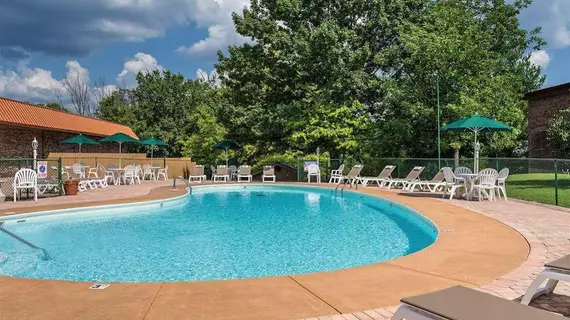 Red Lion Inn & Suites Branson | Missouri - Branson (ve civarı) - Branson - Branson Theater District