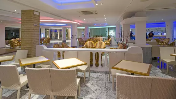 Invisa Es Pla Hotel Adults Only | Balearic Adaları - İbiza Adası - Sant Antoni de Portmany