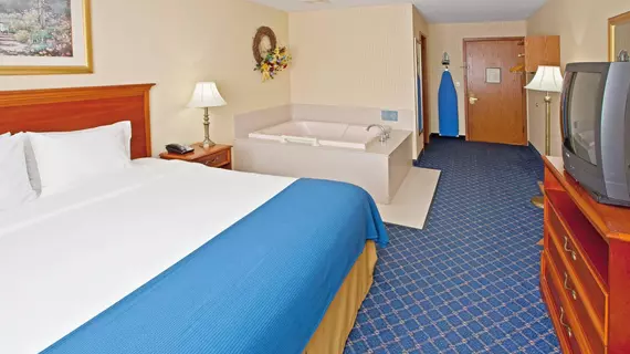 Holiday Inn Express Fremont Angola Area | Indiana - Fremont