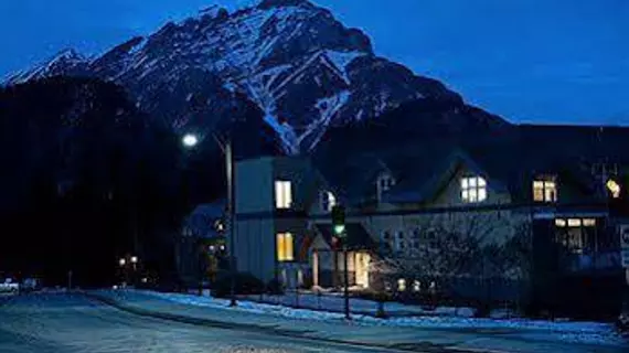 Banff Y Mountain Lodge | Alberta - Banff