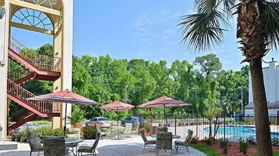 Quality Inn & Suites Baymeadows | Florida - Jacksonville (ve civarı) - Jacksonville