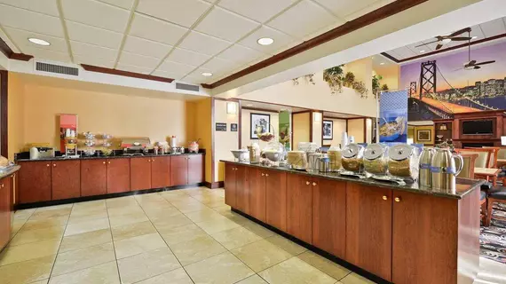 Hampton Inn & Suites Richmond | Indiana - Richmond (ve civarı) - Richmond