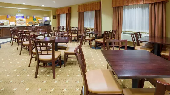 Holiday Inn Express Hotel and Suites Stevens Point | Wisconsin - Stevens Point (ve civarı) - Stevens Point