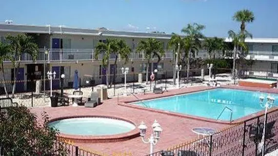 Days Inn by Wyndham St. Petersburg Tampa Bay Area | Florida - St. Petersburg - Clearwater (ve civarı) - St. Petersburg - Lealman