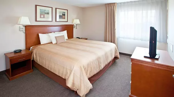 Candlewood Suites Louisville North | Indiana - Jeffersonville - Clarksville (ve civarı) - Clarksville