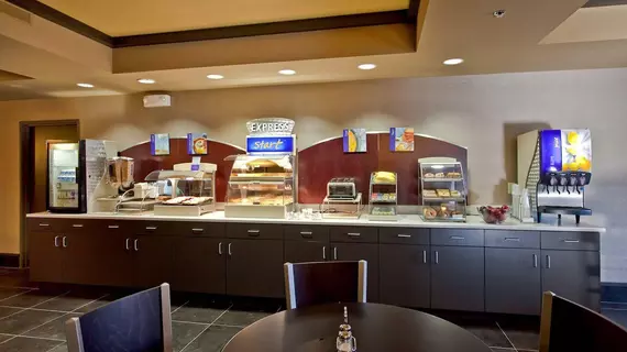 Holiday Inn Express Newton | Kansas - Wichita (ve civarı) - Newton