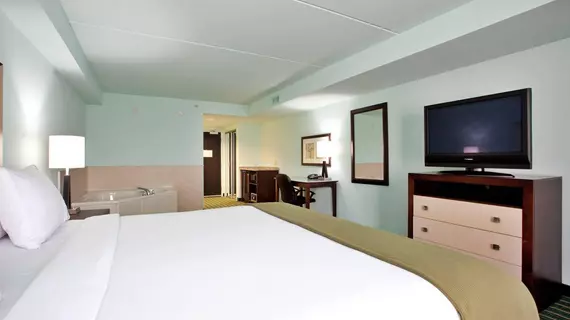 Holiday Inn Express Hotel & Suites Norfolk Airport | Virginia - Norfolk - Virginia Beach (ve civarı) - Norfolk