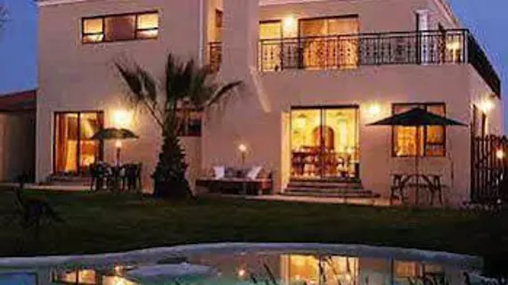 Afro-Chic Guest House | Western Cape (il) - West Coast DC - Drakenstein - Cape Town (ve civarı) - Cape Town - Parklands