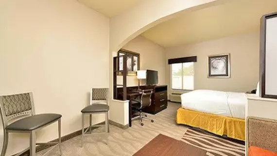 Quality Inn & Suites Lees Summit | Missouri - Kansas City (ve civarı) - Lee's Summit