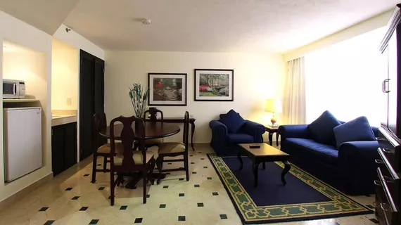 Fiesta Inn Saltillo | Coahuila - Saltillo (ve civarı) - Saltillo