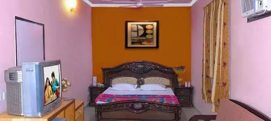 Hotel Royal Holidays | Batı Delhi - Ulusal Eyalet Başkenti Delhi - Delhi (ve civarı) - Yeni Delhi - Karol Bagh