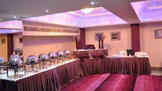 Corporate Suites Noida | Batı Delhi - Ulusal Eyalet Başkenti Delhi - Delhi (ve civarı) - Noida