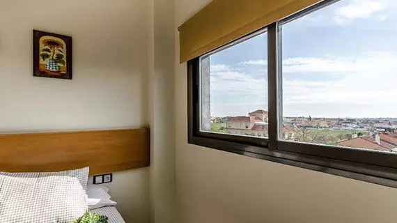 Apartmentos Turisticos Covadonga | Andalucia - Seville İli - Bormujos