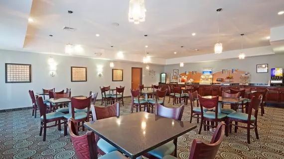 Holiday Inn Express and Suites Meriden | Connecticut - Hartford (ve civarı) - Meriden