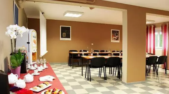 Comfort Hotel Paray Le Monial | Bourgogne-Franche-Comte - Saone-et-Loire (bölge) - Paray-le-Monial